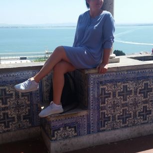 Model - Angela White curvy