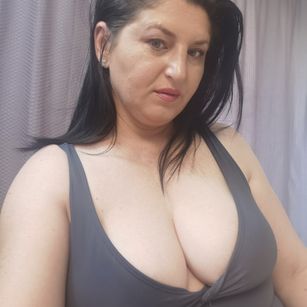 Model - Angela White bigass