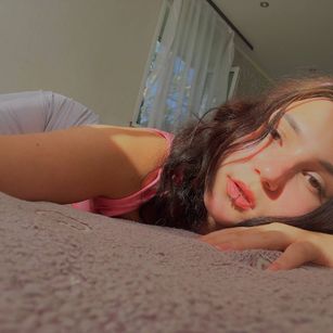 Model - Hillary Mare pussy