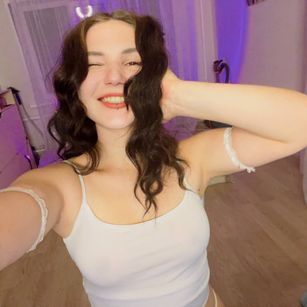 Model - Hillary Mare teen