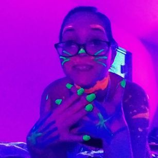 Model - PursnicketyPenny216 webcam