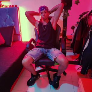 Model - allie_and_noah athleticbody