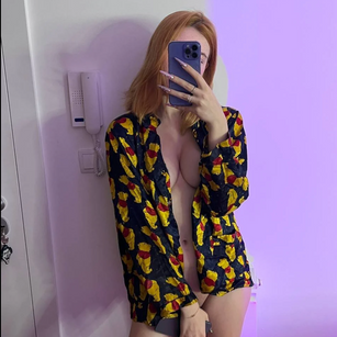 Model - RoxieKendall feet