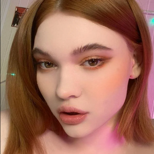 Model - RoxieKendall smoke