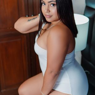 Model - GigiBanks striptease