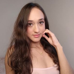 Model - Sylvie Gomez latina