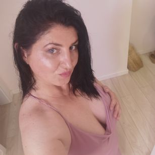 Model - Angela White bigass