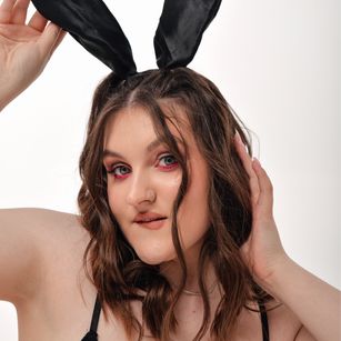 Model - Emmy Charmm pussy