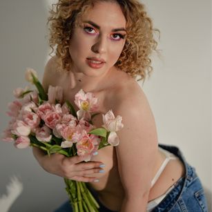 Model - ArishkaLulu shaved