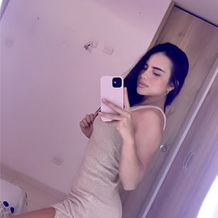 Model - Sarah Valencia heels