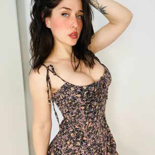 Model - DOMINIQUE bigass