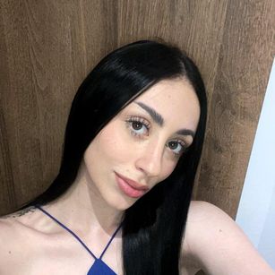 Model - Anthonela pantyhose