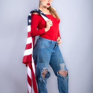 Model - Emily Sumer latina