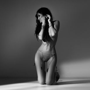 Model - AnayaHartman joi