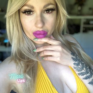 Model - Maxi Lipz bigboobs