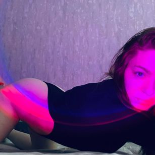 Model - Emily Wills cutepussy