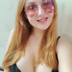 Model - LeilaBlissXO bigboobs