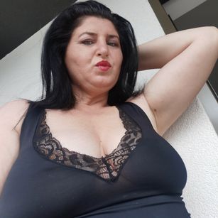 Model - Angela White bigass