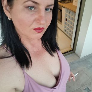 Model - Angela White bigass