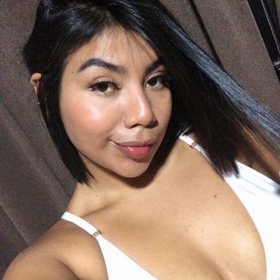 Model - AlexaBuster latina