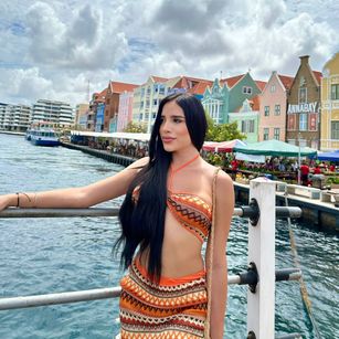 Model - Aly Queen cei