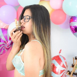 Model - Vahiolet_smith bigass