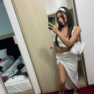 Model - AngelinaCapri dildo