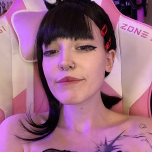 Model - crackling_tati blowjob