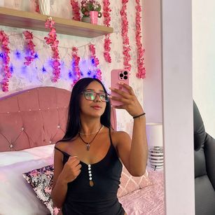 Model - Sofi Grisales feet