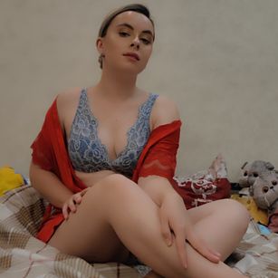 Model - Mila cunnilingus