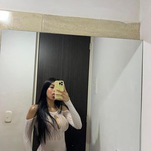 Model - Isabella James ass