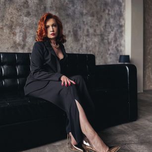 Model - Karolina Bella cei