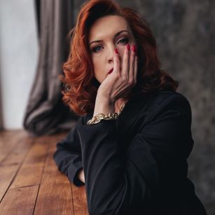 Model - Karolina Bella nylon