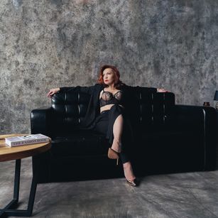 Model - Karolina Bella nylon