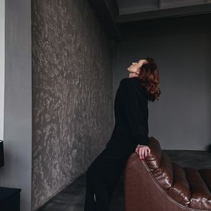 Model - Karolina Bella milf