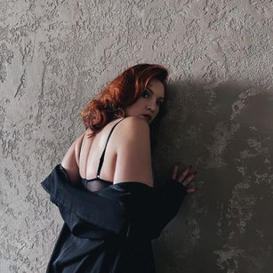 Model - Karolina Bella nylon