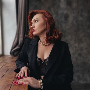 Model - Karolina Bella cei