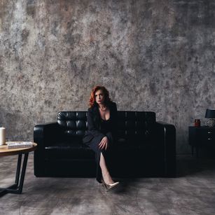 Model - Karolina Bella cei