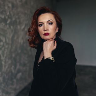 Model - Karolina Bella nylon