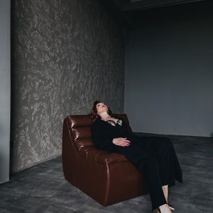 Model - Karolina Bella nylon