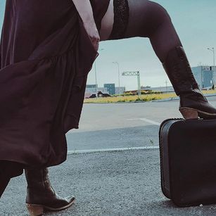 Model - Karolina Bella joi