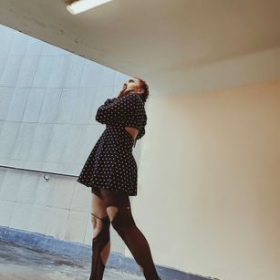 Model - Karolina Bella joi