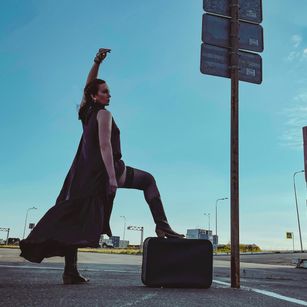 Model - Karolina Bella joi