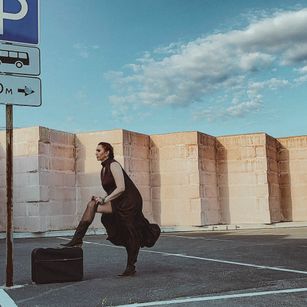 Model - Karolina Bella cei