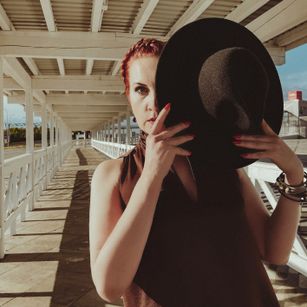 Model - Karolina Bella stockings