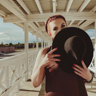 Model - Karolina Bella nylon