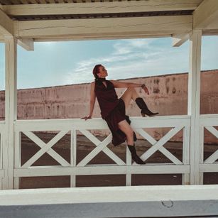 Model - Karolina Bella milf