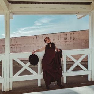 Model - Karolina Bella femdom