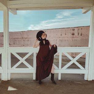 Model - Karolina Bella femdom