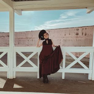 Model - Karolina Bella femdom